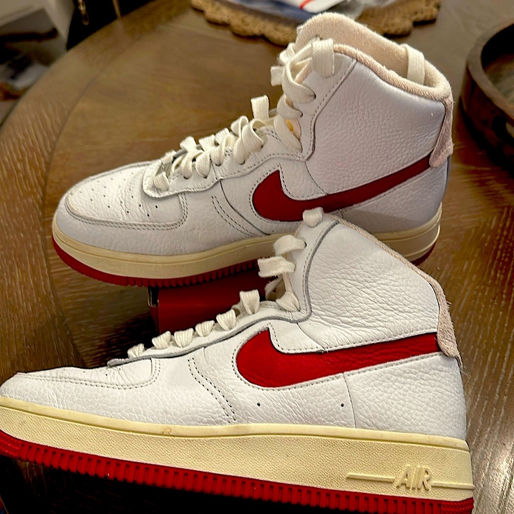Nike Air women’s size 7 1/2 white and red